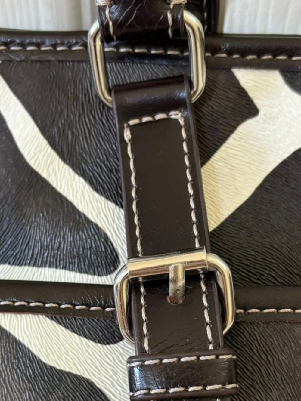 Nine & CO’s Brown and Cream Giraffe Textured Faux Leather Tote Bag OS